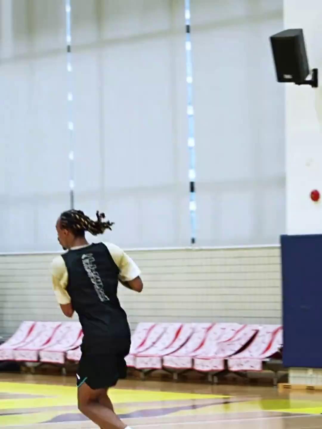 米兰体育官方网站.ac米兰中文官方网站-加时末段体能课后，广东宏远强势反弹备战欧冠，媒体盛赞，身体对抗强度拉满