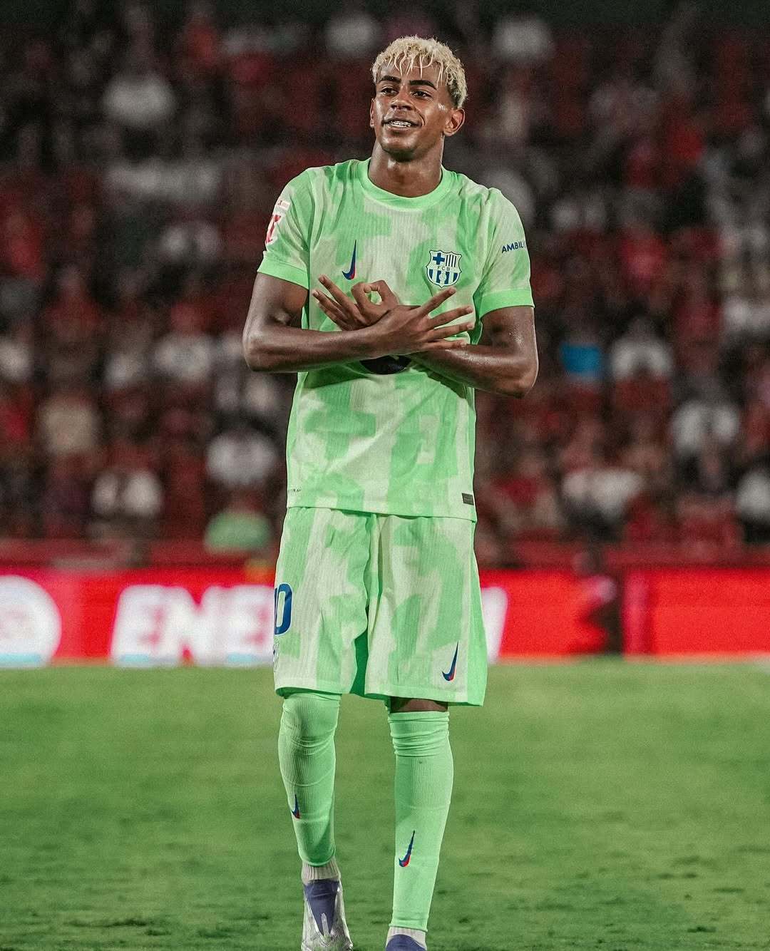 米兰体育-集结日欧联传出新动向，本菲卡手感冰凉，管理层表态——气氛紧张，年轻球员得到机会