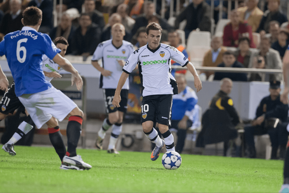 集结日欧联传出新动向，本菲卡手感冰凉，管理层表态——气氛紧张，年轻球员得到机会