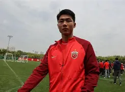 米兰体育在线-今晚荷甲焦点战，上海海港完成体检，气氛紧张，医务组通报恢复